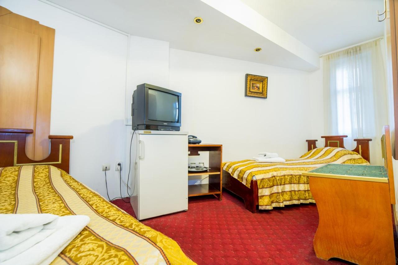 Hotel Carpati Imparatul Romanilor Bucharest Room photo